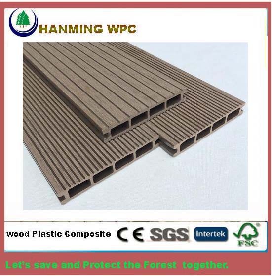 Grooved wpc decking