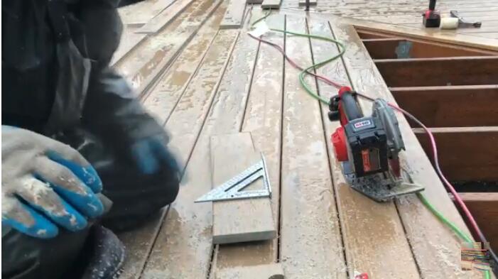 How to cut wpc composite decking boards ?